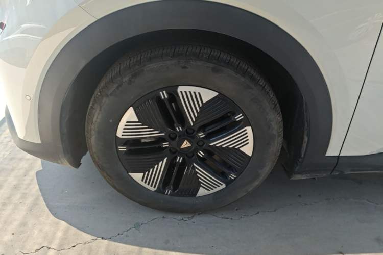 Used Deepal S05 2024 510Max Pure Electric Version Left Front Wheel Hub