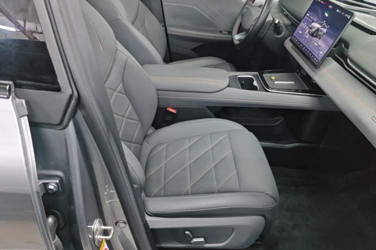 Used Deepal S05 2024 510Max Pure Electric Version Right Front Seat