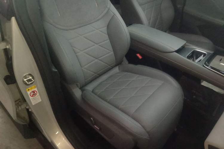 Used Deepal S05 2024 510Max Pure Electric Version Right Front Seat