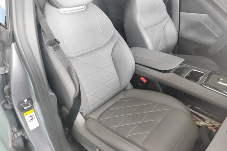 Used Deepal S05 2024 510Max Pure Electric Version Right Front Seat