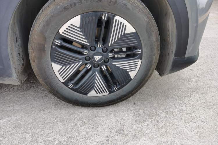 Used Deepal S05 2024 510Max Pure Electric Version Right Front Wheel Hub