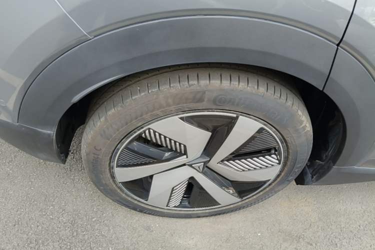Used Deepal S05 2024 510 Ultra Pure Electric Version Right Rear Wheel Hub