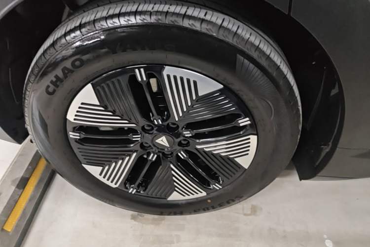 Used Deepal S05 2024 510Max Pure Electric Version Right Rear Wheel Hub