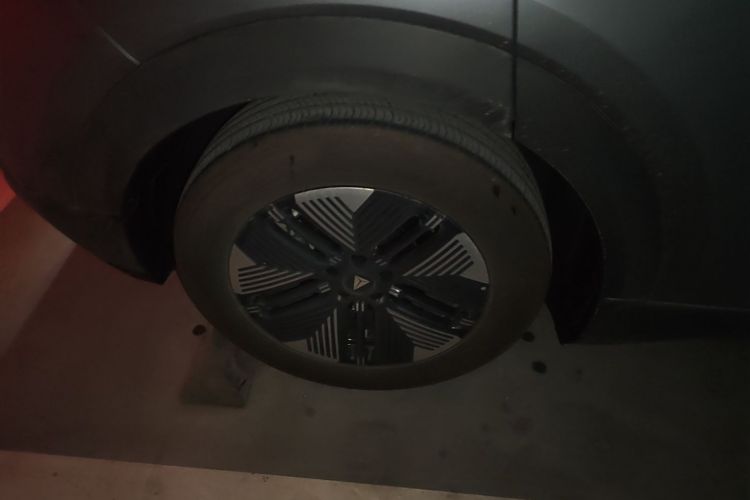 Used Deepal S05 2024 510Max Pure Electric Version Right Rear Wheel Hub
