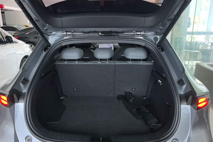 Used Deepal S05 2024 510Max Pure Electric Version Trunk