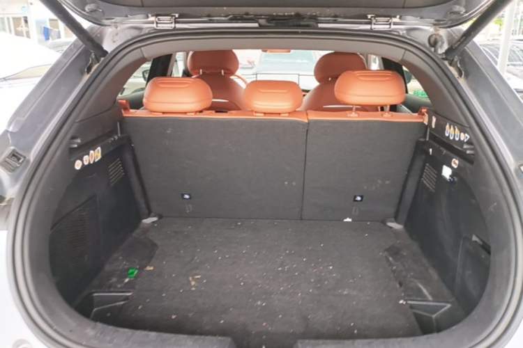 Used Deepal S05 2024 510Max Pure Electric Version Trunk