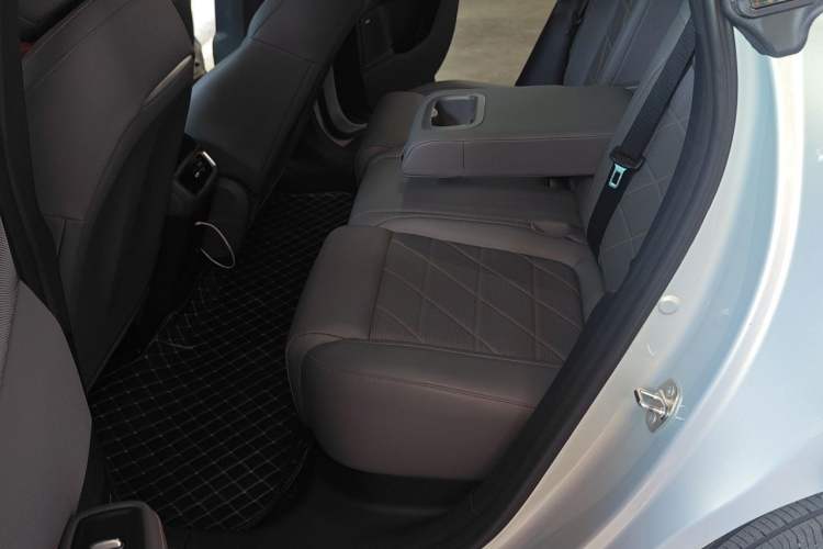 Used Deepal S05 2024 510Max Pure Electric Version Left Rear Seat