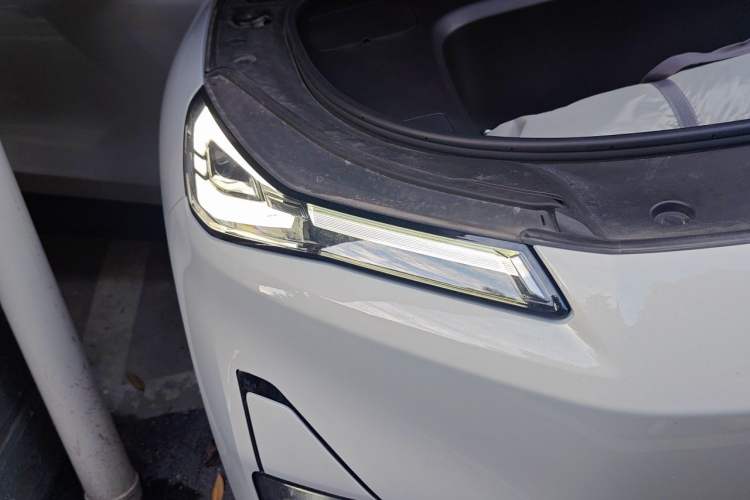 Used Deepal S05 2024 510Max Pure Electric Version Right Front Headlight