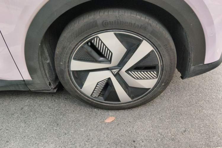 Used Deepal S05 2024 510Max Pure Electric Version Right Front Wheel Hub