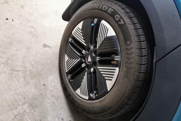 Used Deepal S05 2024 510 Ultra Pure Electric Version Right Rear Wheel Hub