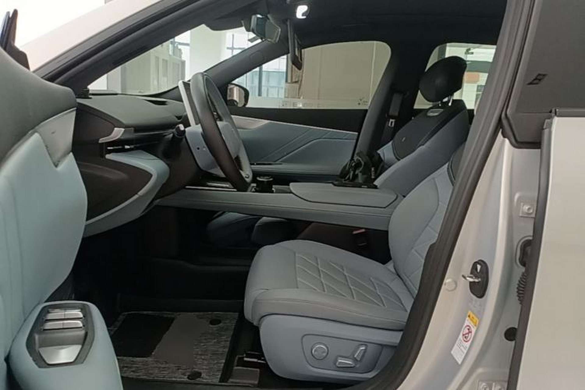 Used Deepal S05 2024 510Max Pure Electric Version Driver Seat