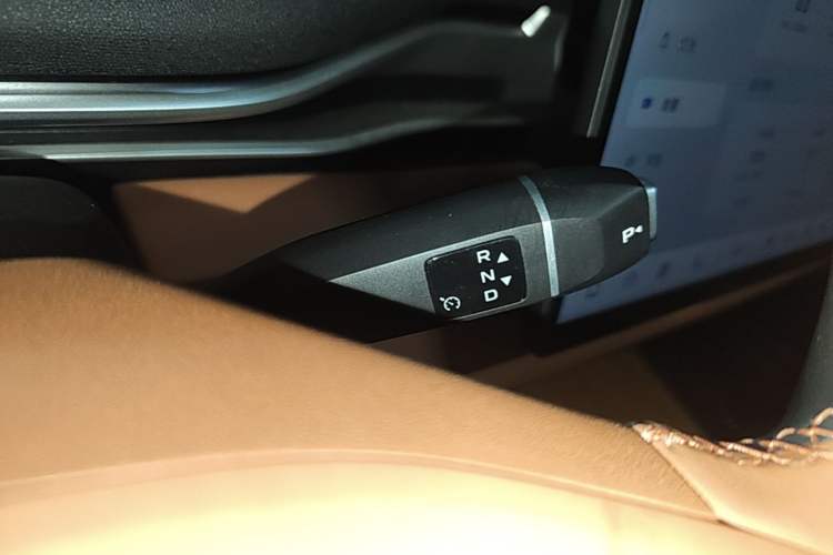 Used Deepal S05 2024 510Max Pure Electric Version Gear Lever