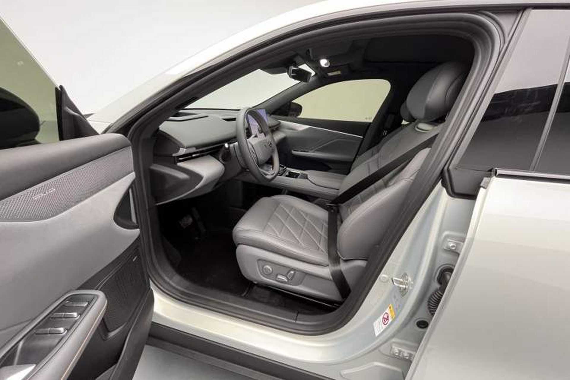 Used Deepal S05 2024 200Max Range-Extended Long-Range Version Interior 4