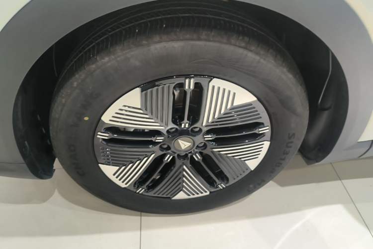 Used Deepal S05 2024 200Max Range-Extended Long-Range Version Left Front Wheel Hub