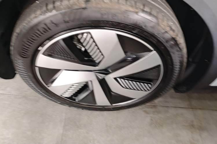 Used Deepal S05 2024 510 Ultra Pure Electric Version Left Front Wheel Hub