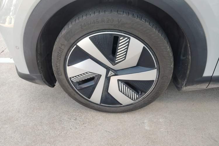 Used Deepal S05 2024 510 Ultra Pure Electric Version Left Front Wheel Hub