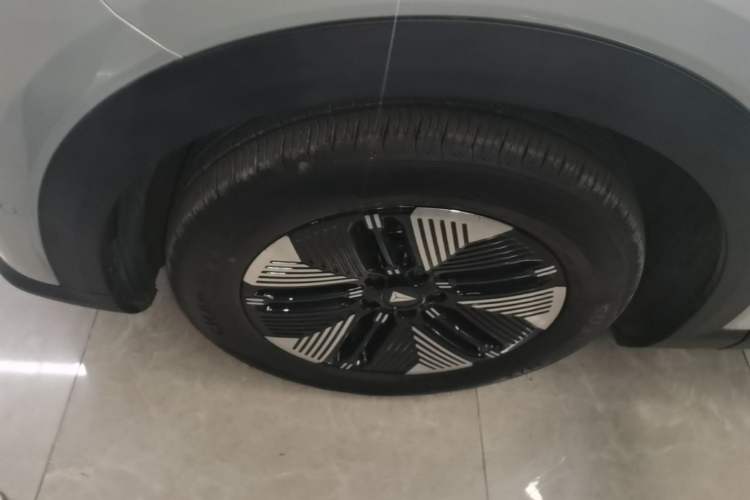 Used Deepal S05 2024 510 Plus Pure Electric Version Left Front Wheel Hub