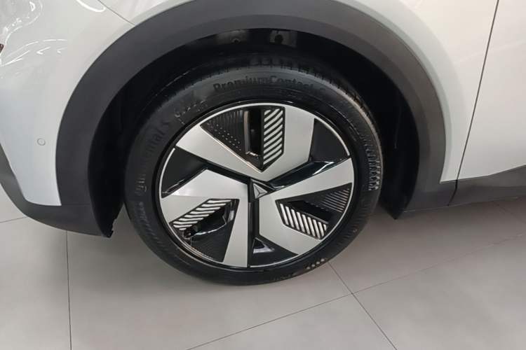 Used Deepal S05 2024 510 Ultra Pure Electric Version Left Front Wheel Hub