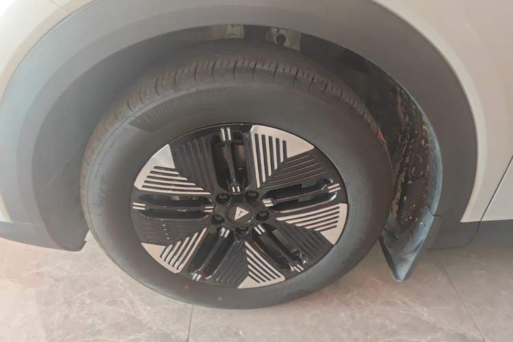 Used Deepal S05 2024 510Max Pure Electric Version Left Front Wheel Hub