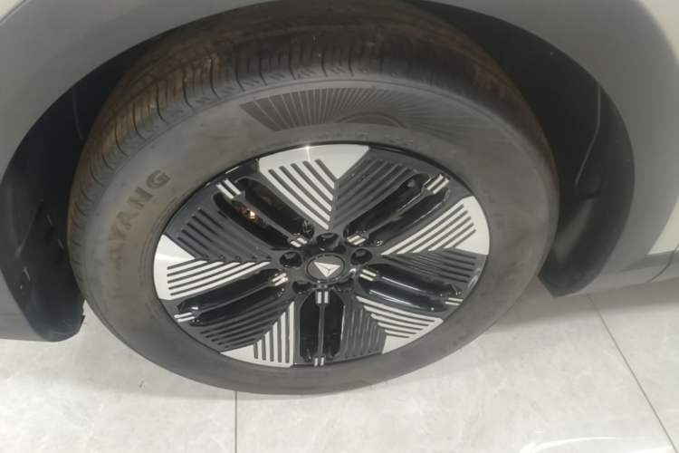 Used Deepal S05 2024 200Max Range-Extended Long-Range Version Left Front Wheel Hub