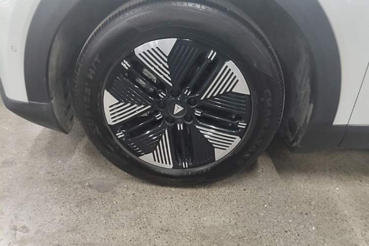 Used Deepal S05 2024 510Max Pure Electric Version Left Front Wheel Hub