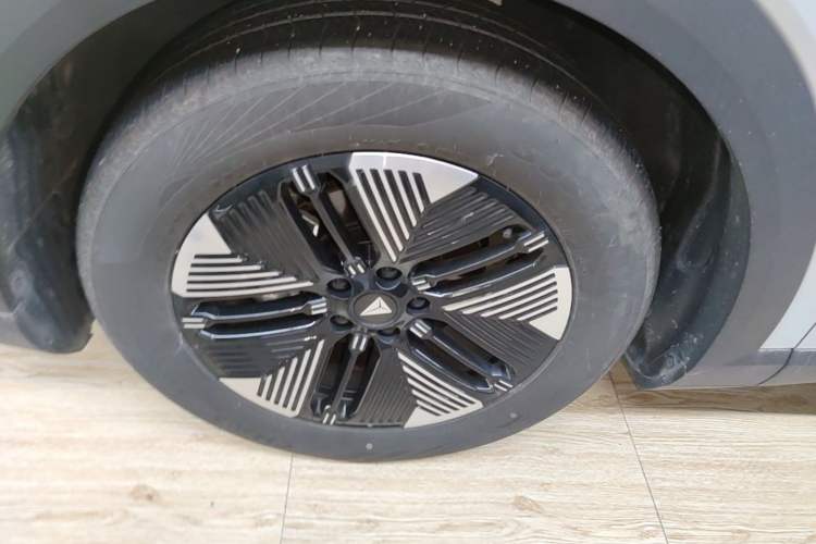 Used Deepal S05 2024 200Max Range-Extended Long-Range Version Left Front Wheel Hub