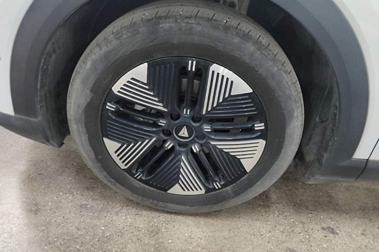 Used Deepal S05 2024 510Max Pure Electric Version Left Front Wheel Hub