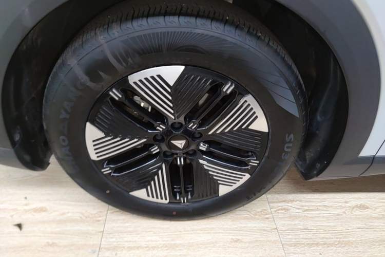 Used Deepal S05 2024 200Max Range-Extended Long-Range Version Left Front Wheel Hub