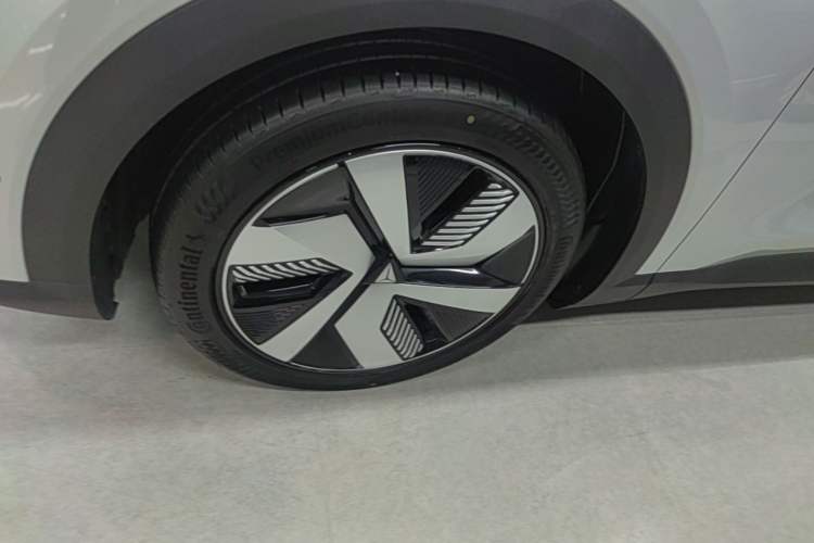Used Deepal S05 2024 510 Ultra Pure Electric Version Left Front Wheel Hub