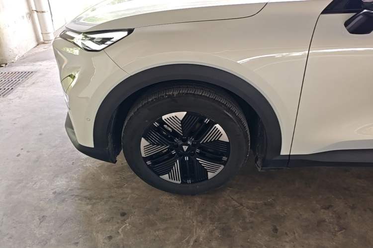 Used Deepal S05 2024 510Max Pure Electric Version Left Front Wheel Hub