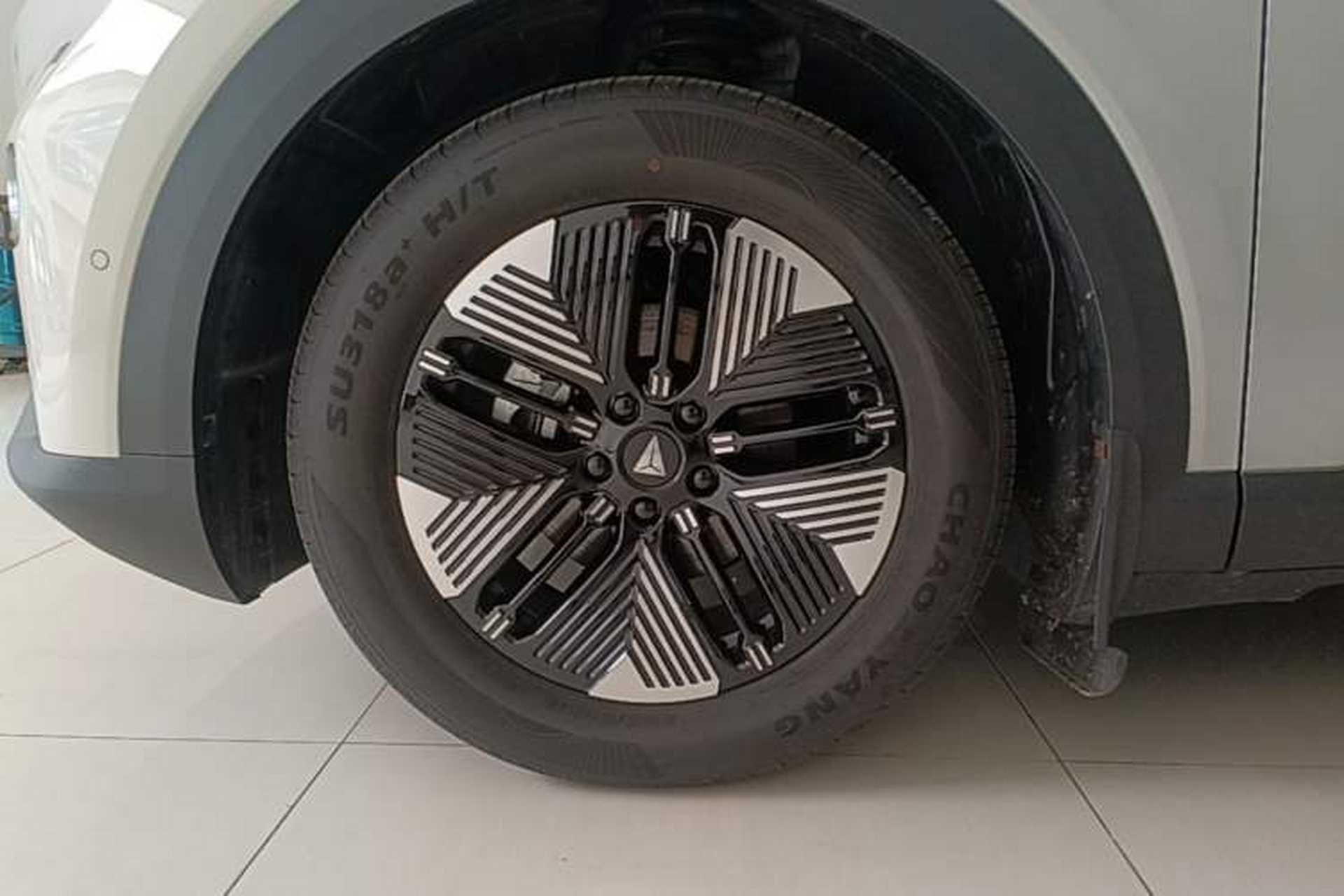 Used Deepal S05 2024 510Max Pure Electric Version Left Front Wheel Hub