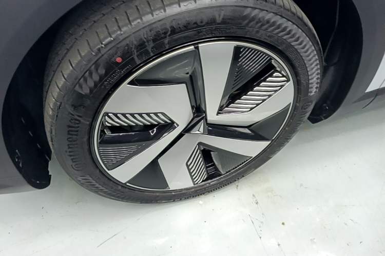 Used Deepal S05 2024 510 Ultra Pure Electric Version Left Front Wheel Hub