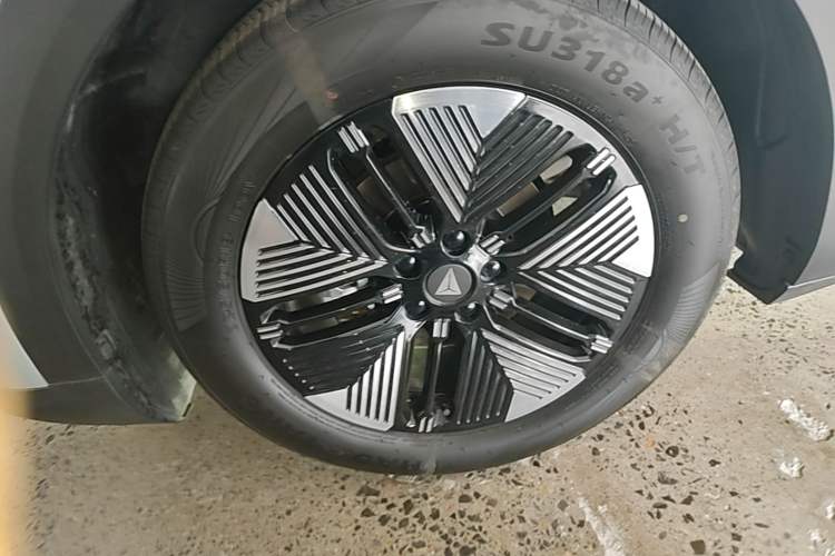 Used Deepal S05 2024 510Max Pure Electric Version Left Front Wheel Hub