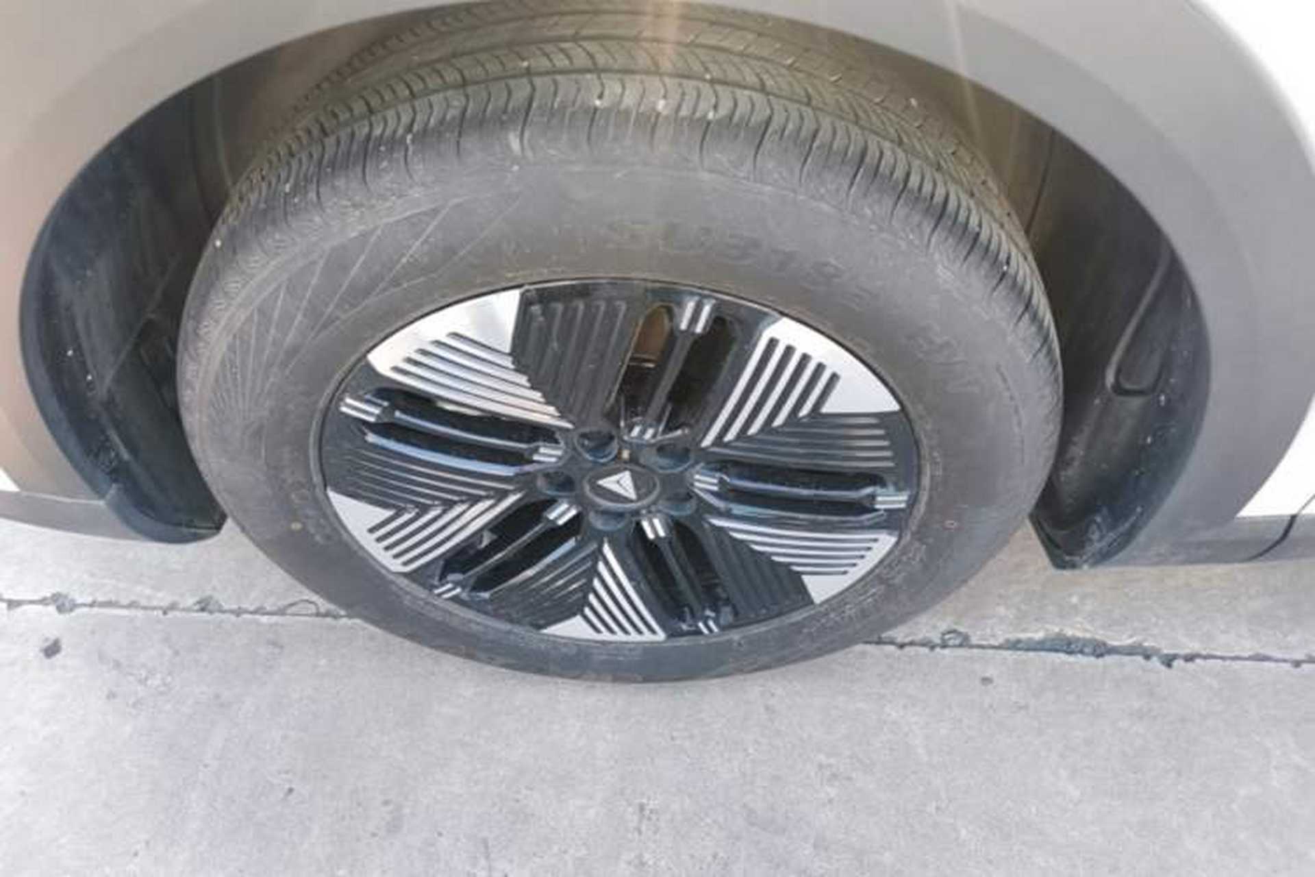 Used Deepal S05 2024 510 Plus Pure Electric Version Left Front Wheel Hub