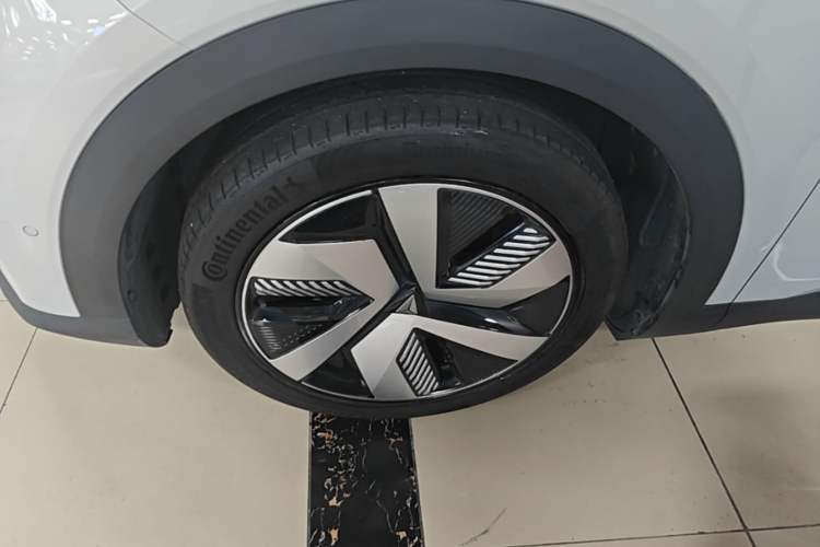 Used Deepal S05 2024 510 Ultra Pure Electric Version Left Front Wheel Hub