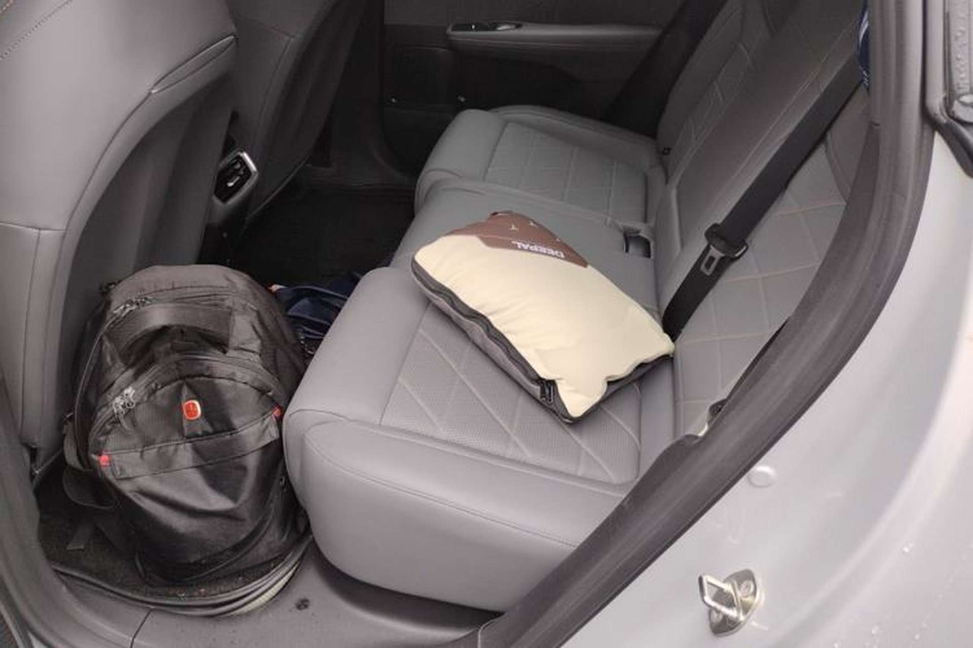 Used Deepal S05 2024 200Max Range-Extended Long-Range Version Left Rear Seat