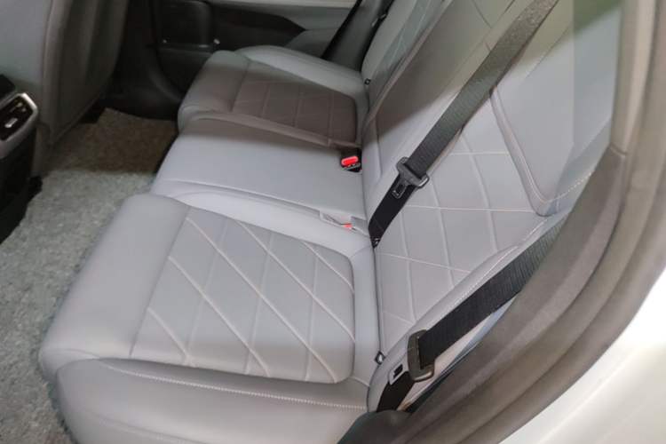 Used Deepal S05 2024 200Max Range-Extended Long-Range Version Left Rear Seat