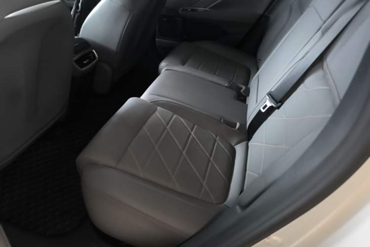 Used Deepal S05 2024 200Max Range-Extended Long-Range Version Left Rear Seat