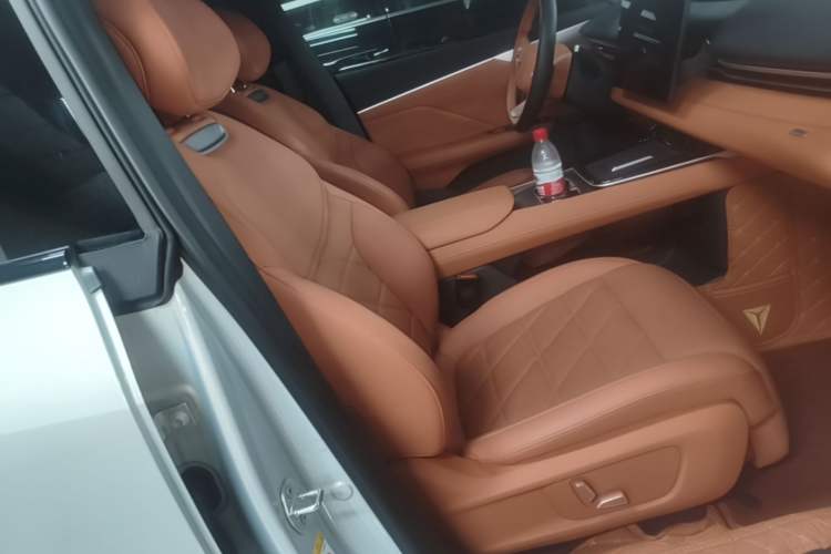 Used Deepal S05 2024 200Max Range-Extended Long-Range Version Right Front Seat