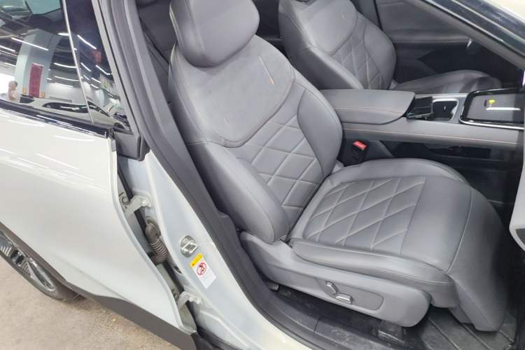Used Deepal S05 2024 510Max Pure Electric Version Right Front Seat