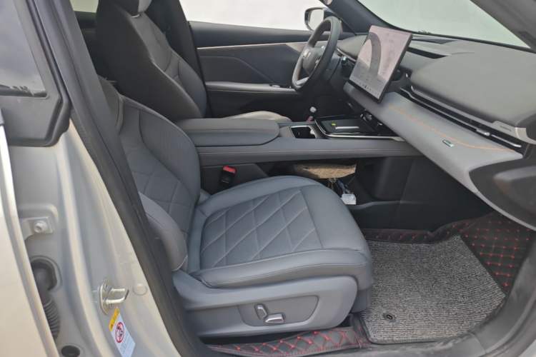 Used Deepal S05 2024 510Max Pure Electric Version Right Front Seat