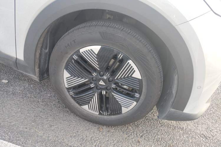 Used Deepal S05 2024 510Max Pure Electric Version Right Front Wheel Hub