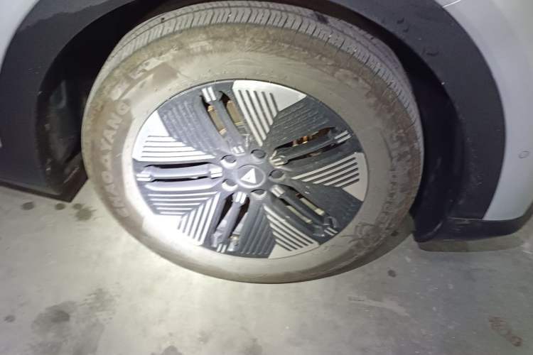 Used Deepal S05 2024 510Max Pure Electric Version Right Front Wheel Hub