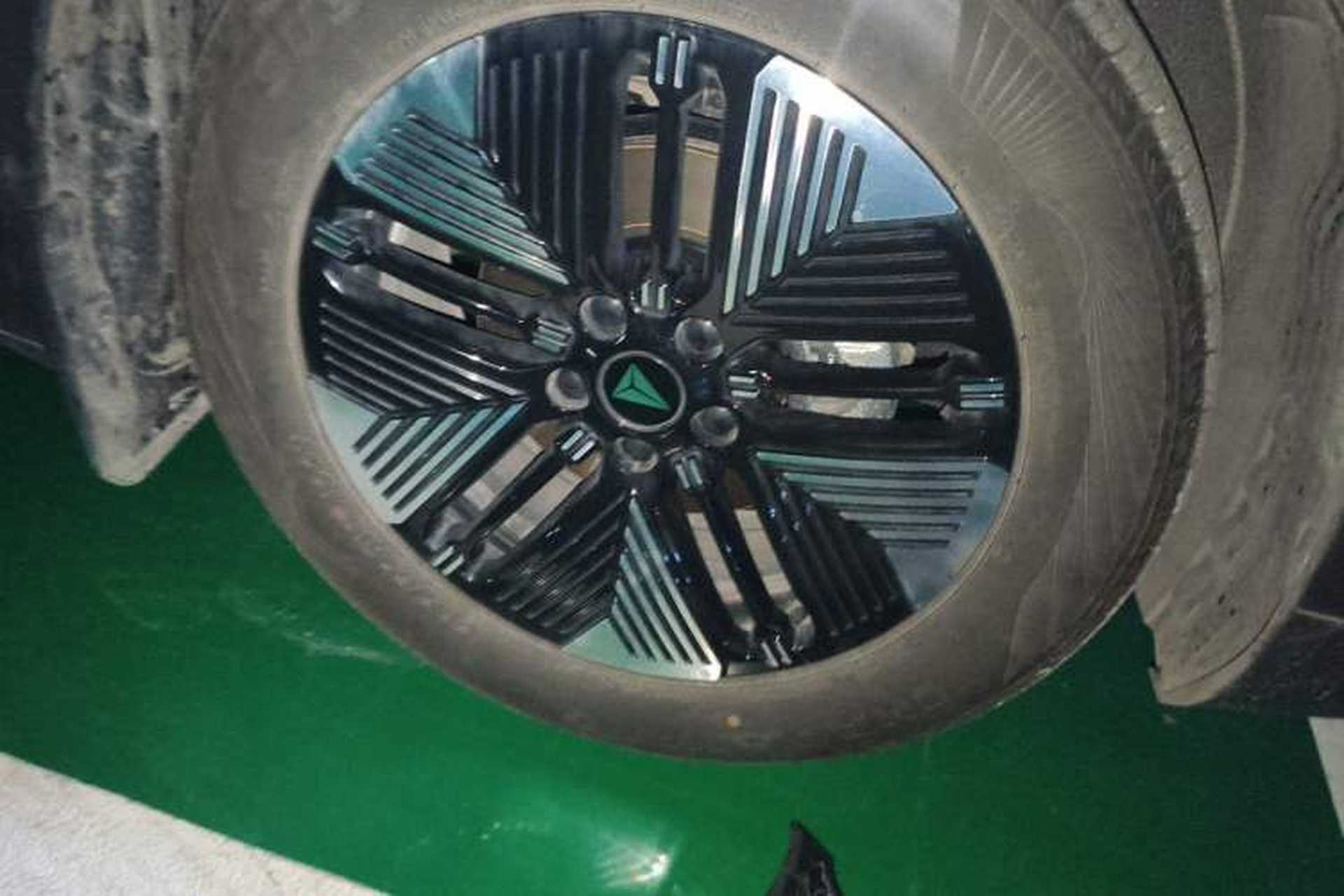 Used Deepal S05 2024 510Max Pure Electric Version Right Front Wheel Hub