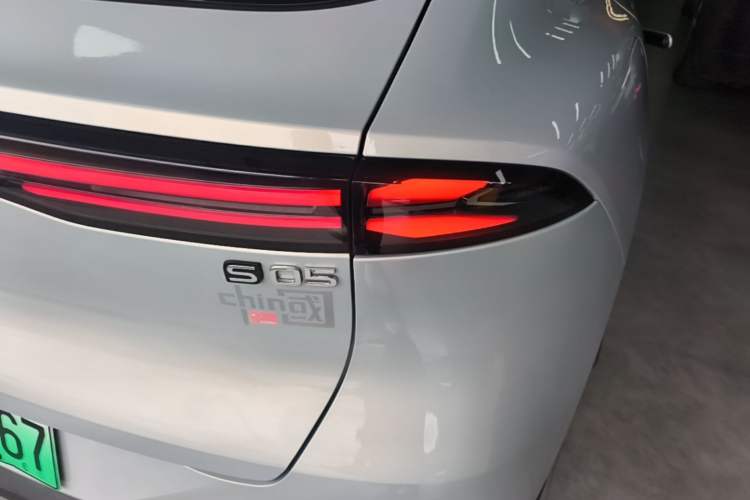 Used Deepal S05 2024 510Max Pure Electric Version Right Rear Taillight