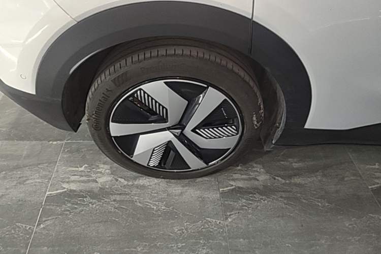 Used Deepal S05 2024 510Max Pure Electric Version Right Rear Wheel Hub