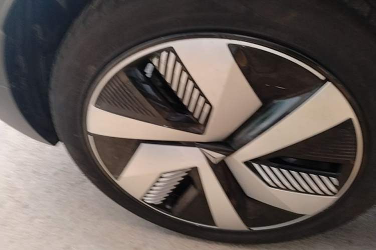 Used Deepal S05 2024 510 Ultra Pure Electric Version Right Rear Wheel Hub