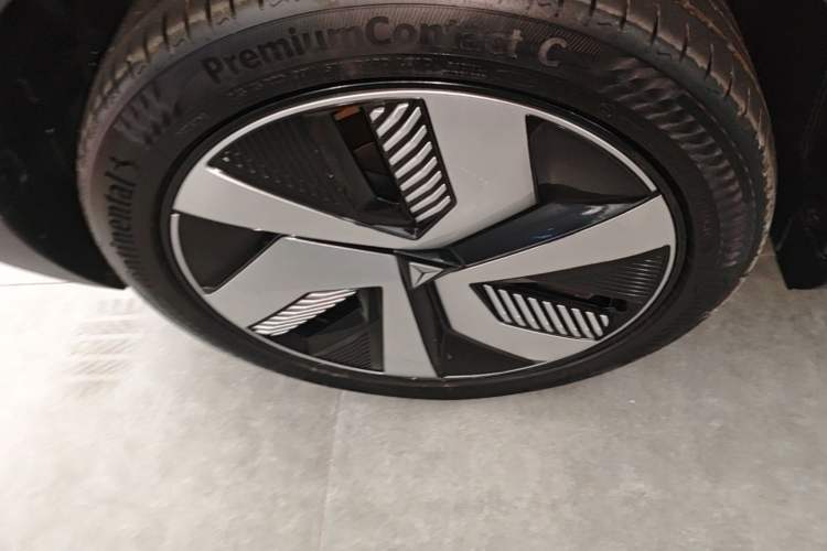 Used Deepal S05 2024 510 Ultra Pure Electric Version Right Rear Wheel Hub