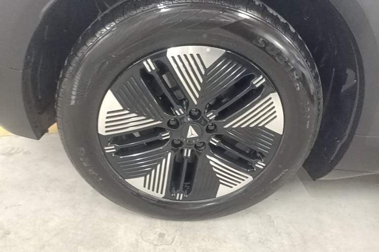 Used Deepal S05 2024 510Max Pure Electric Version Right Rear Wheel Hub