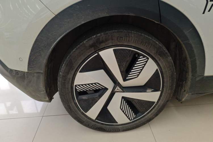 Used Deepal S05 2024 510 Ultra Pure Electric Version Right Rear Wheel Hub